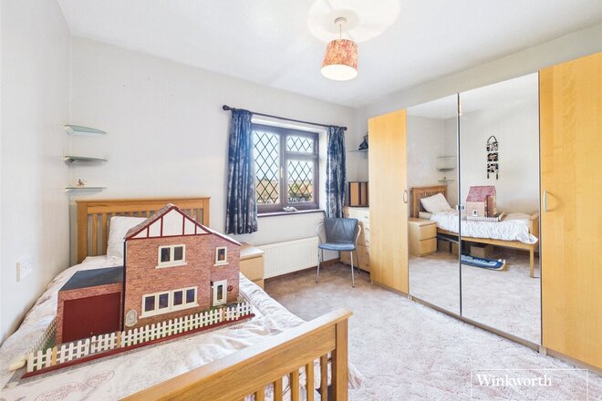 Wolmer Gardens, Edgware, HA8