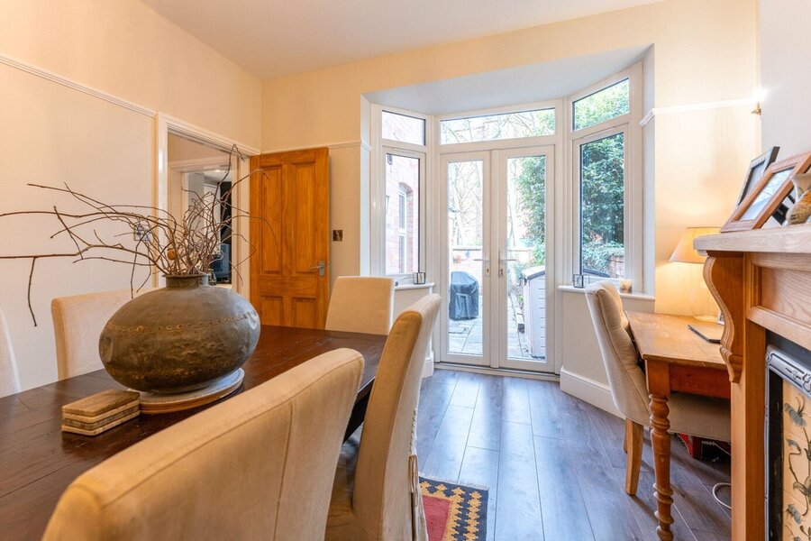 Dining To Rear