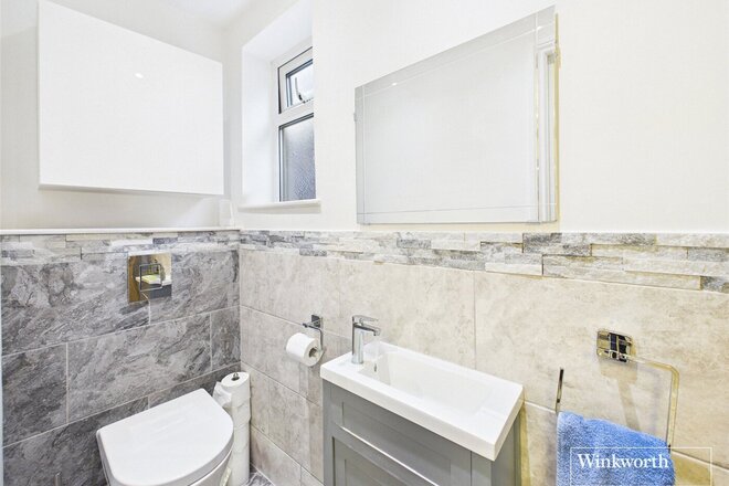Edgwarebury Lane, Edgware, HA8
