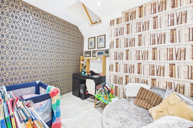 Edgwarebury Lane, Edgware, HA8