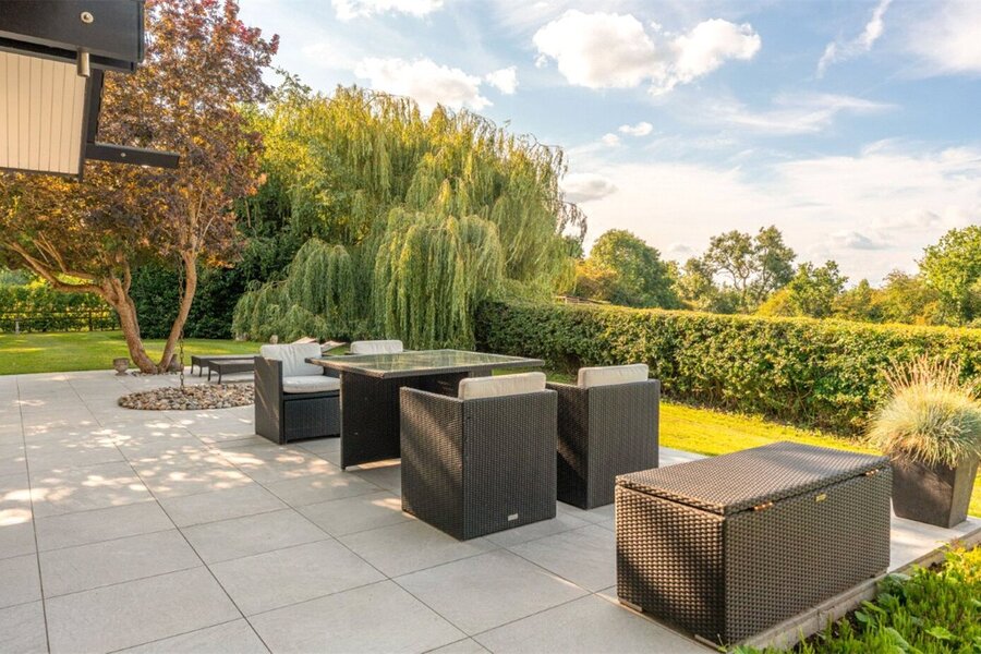 Terrace To Side