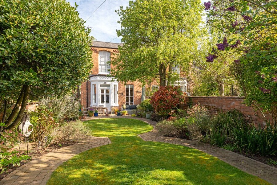 Lawns To Garden