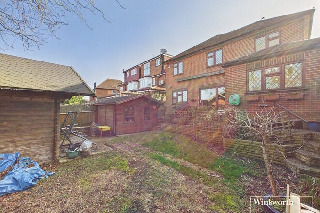 Wolmer Gardens, Edgware, HA8