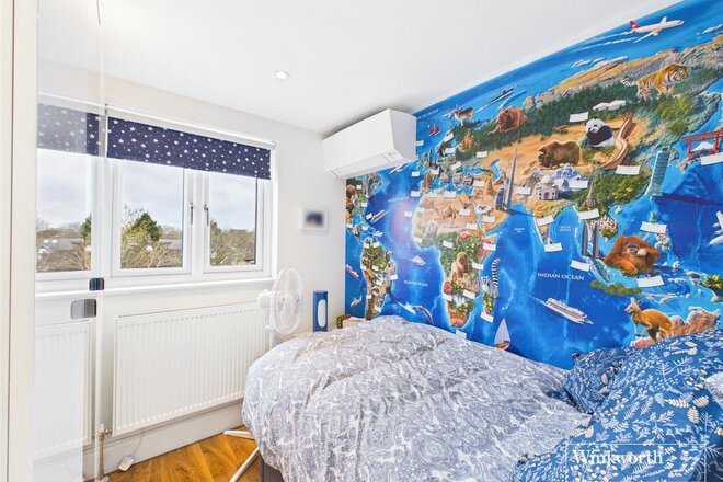 Edgwarebury Lane, Edgware, HA8
