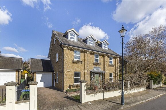 Devereux Lane, London, SW13