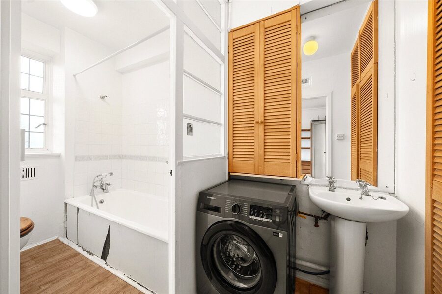 Laundry & Bathroom
