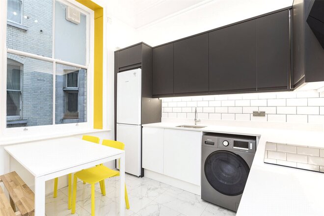 Bedford Avenue, London, WC1B