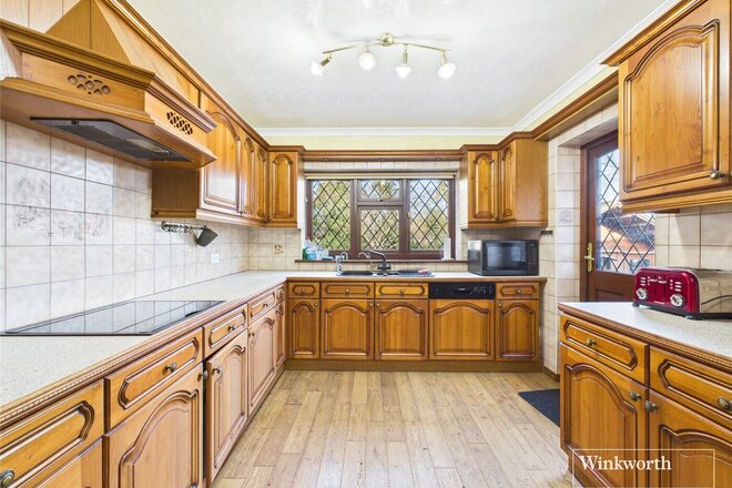 Wolmer Gardens, Edgware, HA8