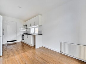 Whitehorse Lane, London, SE25