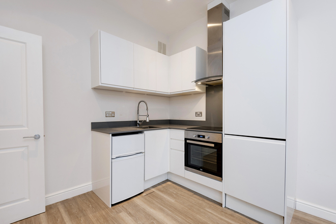 Randolph Avenue, London, W9