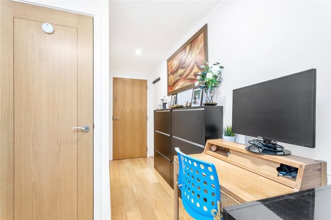 Whitelands Crescent, London, SW18