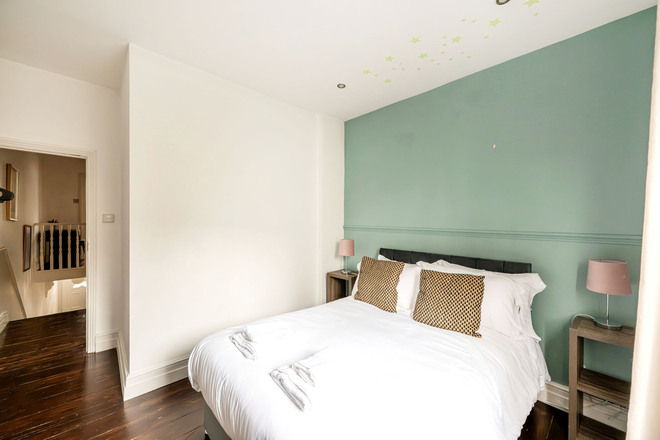 Holberton Gardens, London, NW10