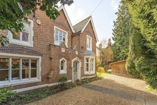 Eastnor Grove, Warwickshire, CV31