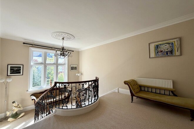 West Overcliff Drive, Dorset, BH4