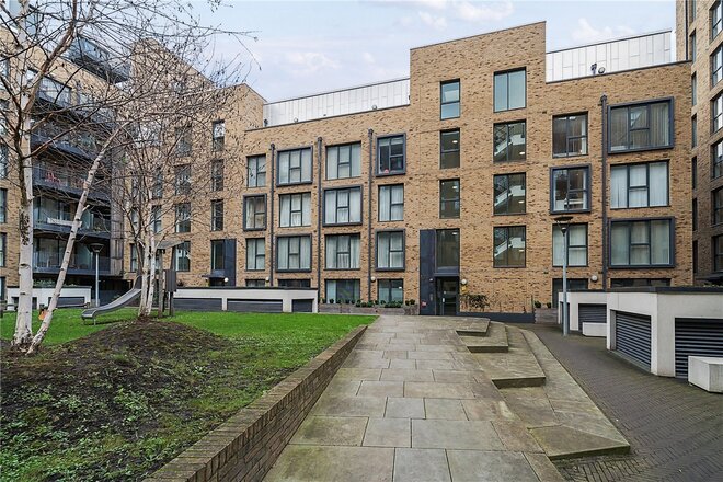 Staith Court, London, E3