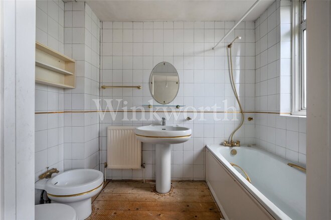Wayside, London, NW11