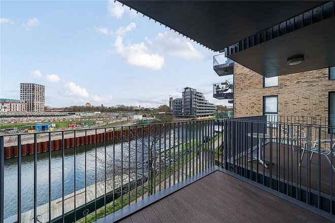 Staith Court, London, E3