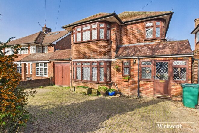 Wolmer Gardens, Edgware, HA8