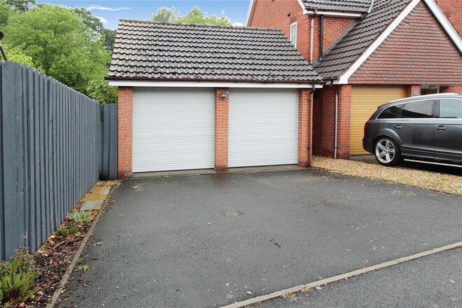 Quinton Close, Warwick, CV35