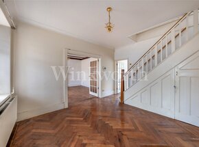 Wayside, London, NW11
