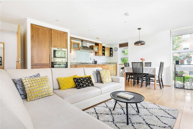 Whitelands Crescent, London, SW18