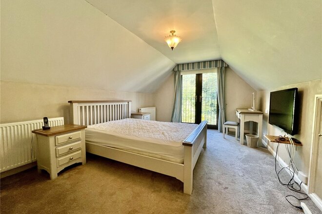 Queens Park West Drive, Dorset, BH8