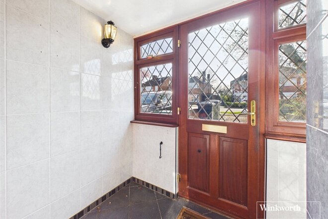 Wolmer Gardens, Edgware, HA8