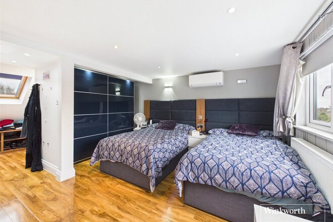 Edgwarebury Lane, Edgware, HA8