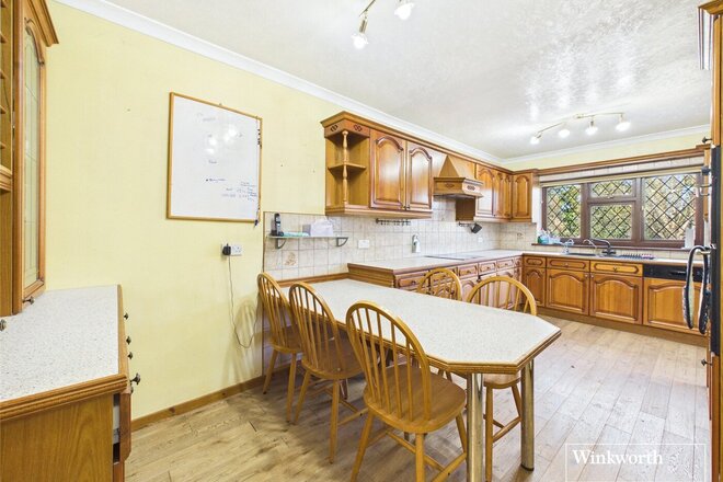 Wolmer Gardens, Edgware, HA8