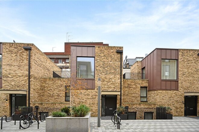 Hand Axe Yard, London, WC1X