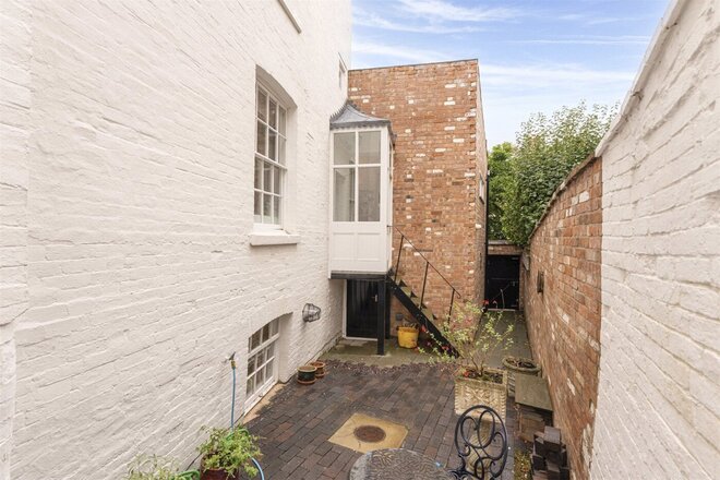 Lansdowne Circus, Warwickshire, CV32