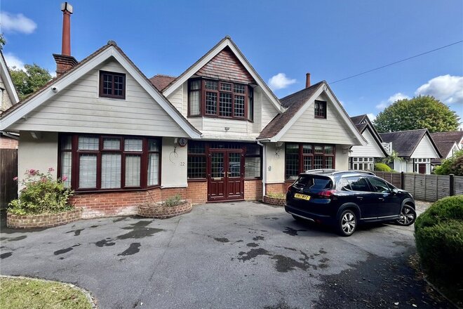 Queens Park West Drive, Dorset, BH8