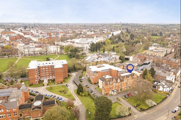 Avenue Road, Warwickshire, CV31