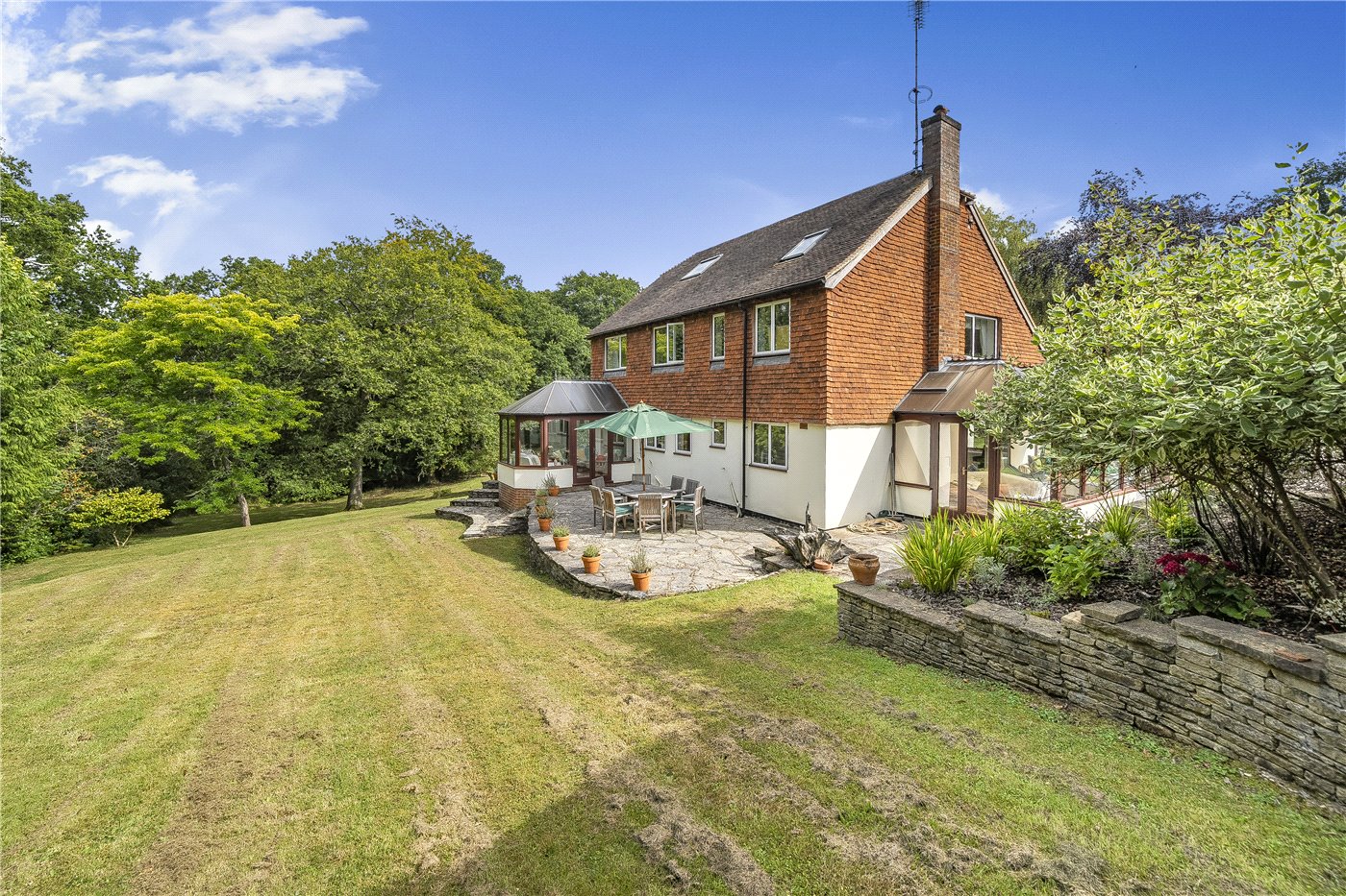 Fernbrae Close, Rowledge, Farnham, Surrey, GU10