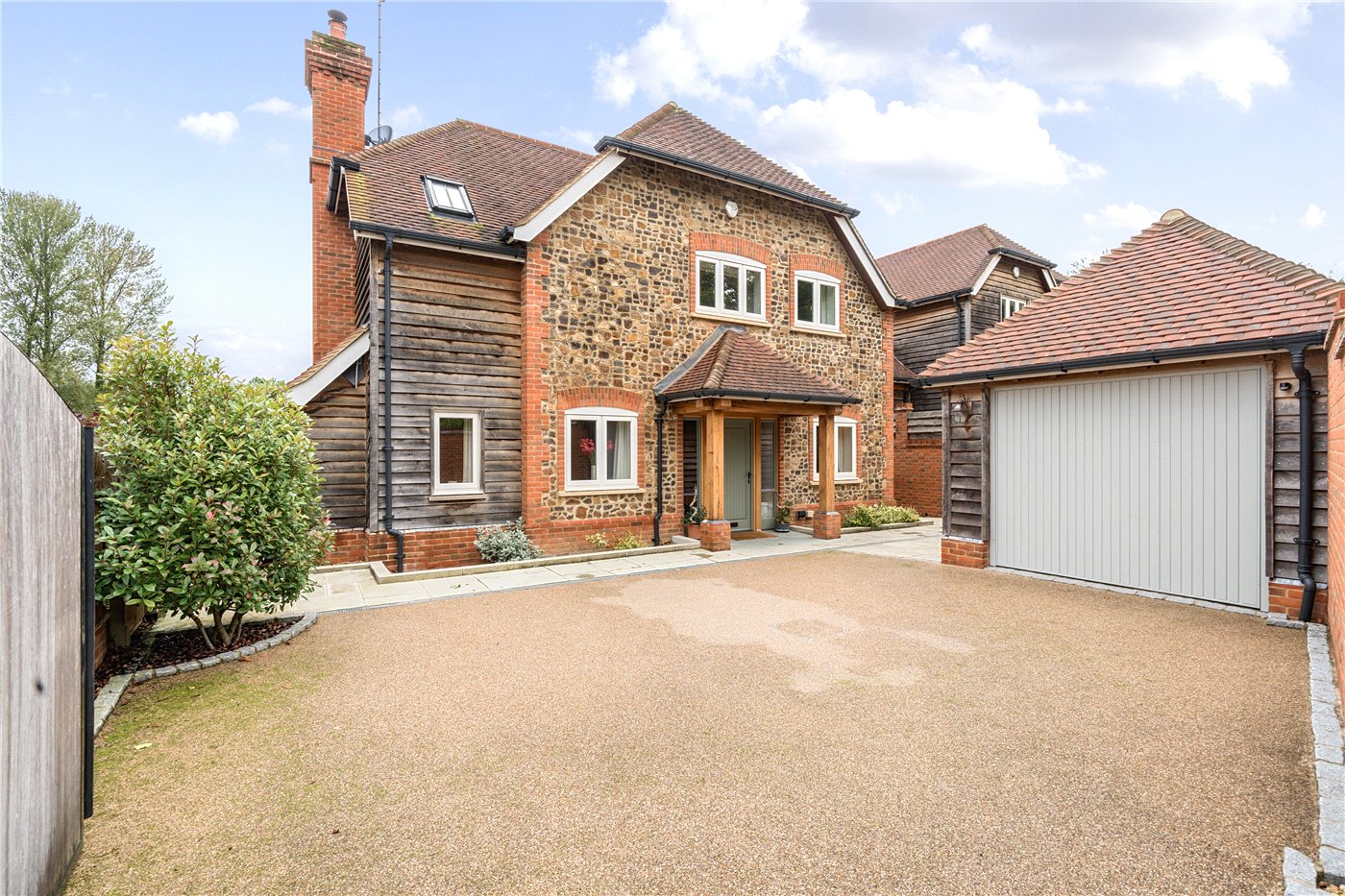 East Bridge Close, Tilford, Farnham, Surrey, GU10