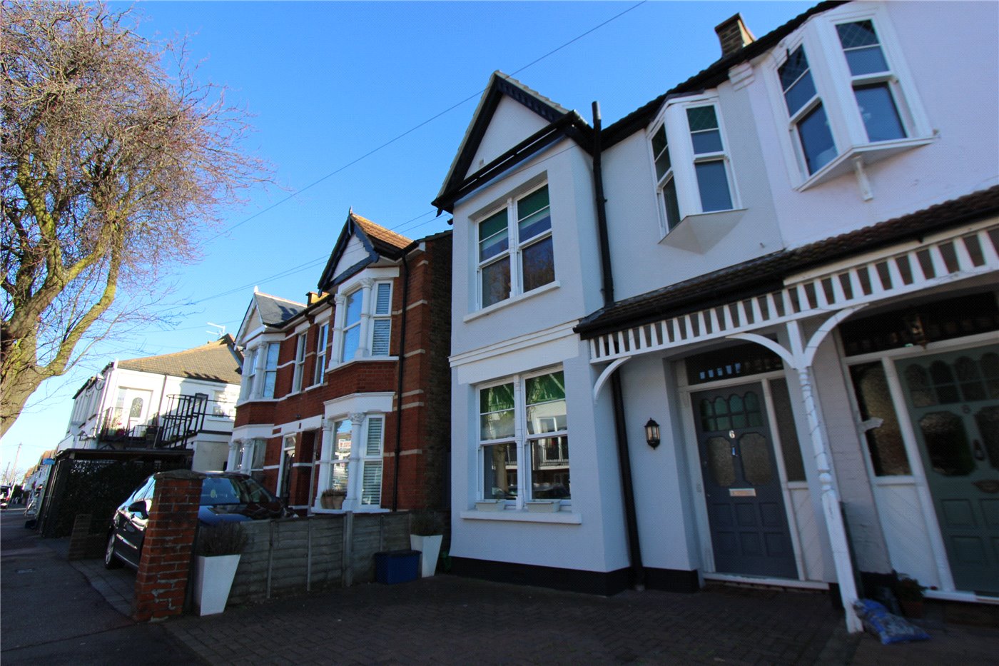 3 bedroom property to rent in Woodfield Road, LeighonSea, Essex, SS9