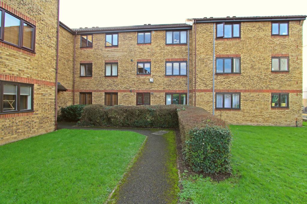 2 bedroom property for sale in Bay Court, Popes Lane, London, W5 (Ref