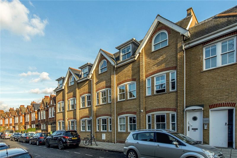 Guernsey Grove, London, SE24