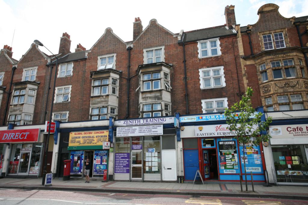 3 Bedroom Property To Rent In Ilderton Road, London, SE15 - £437 Pw