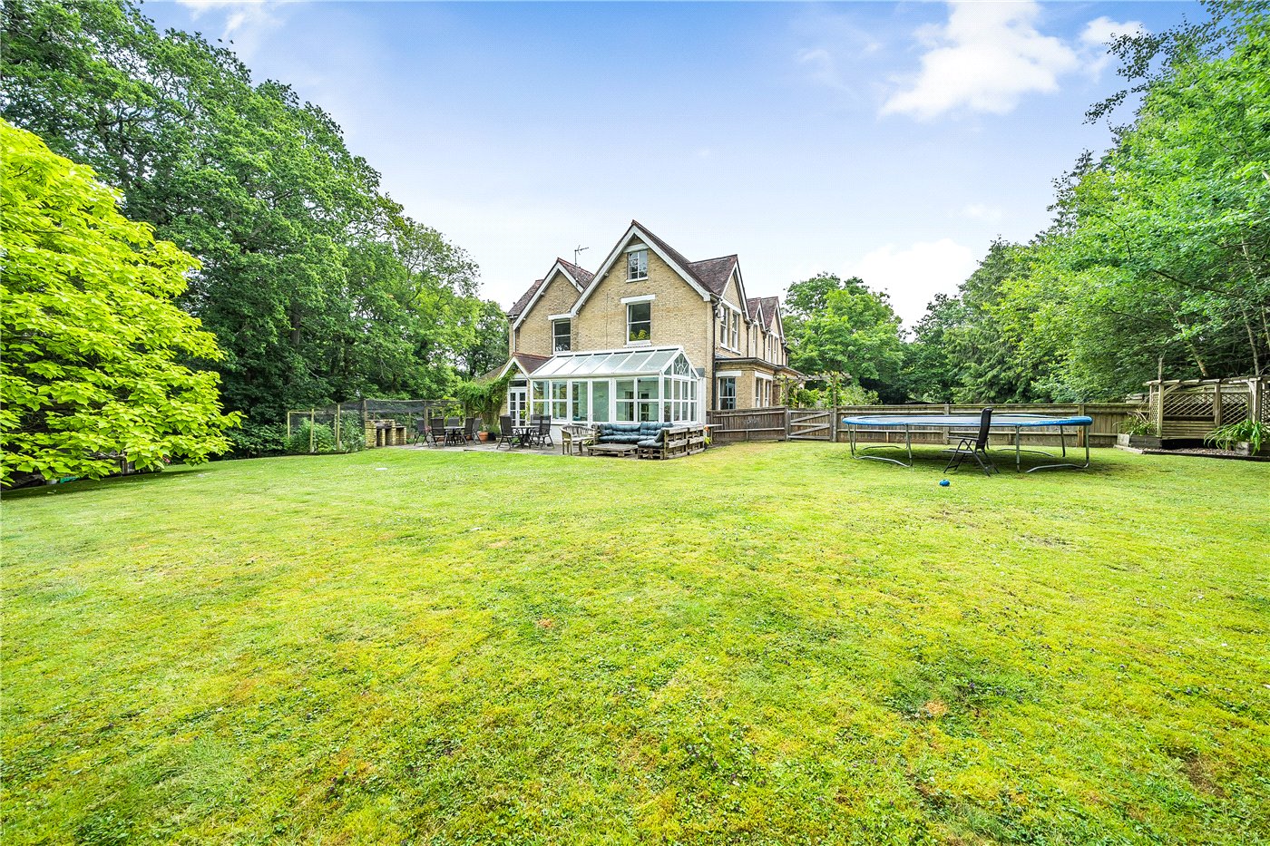 Wrecclesham Hill, Wrecclesham, Farnham, Surrey, GU10