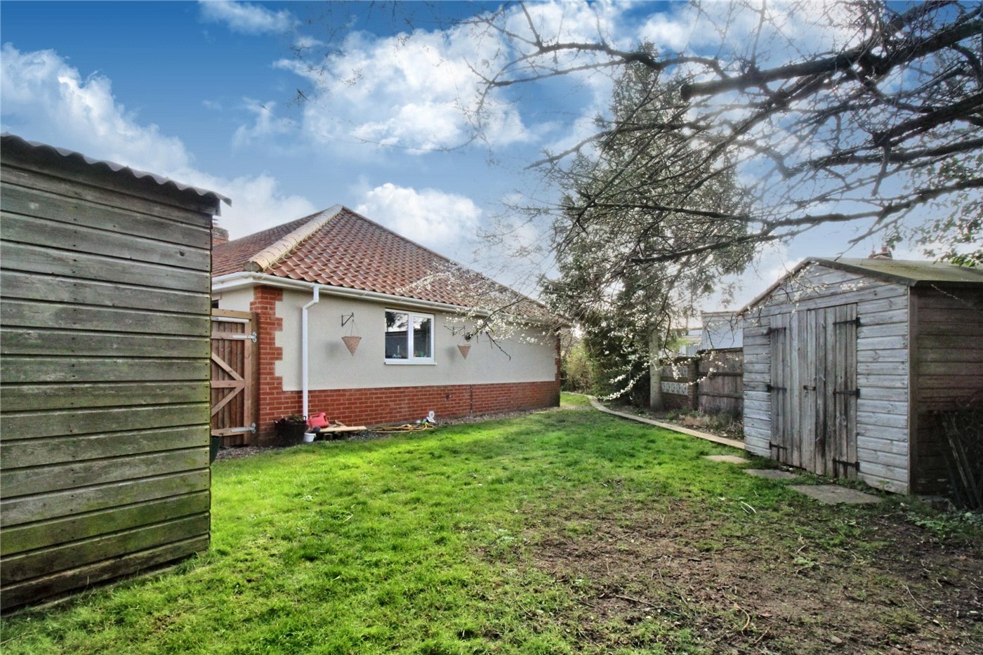 2 bedroom property for sale in Links Avenue, Hellesdon, Norwich