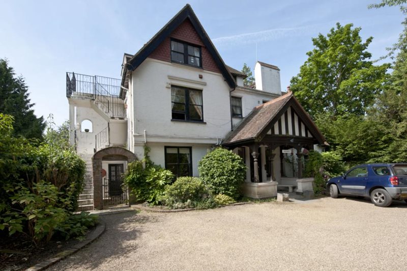 Cobbetts Hill, Weybridge, Surrey, KT13