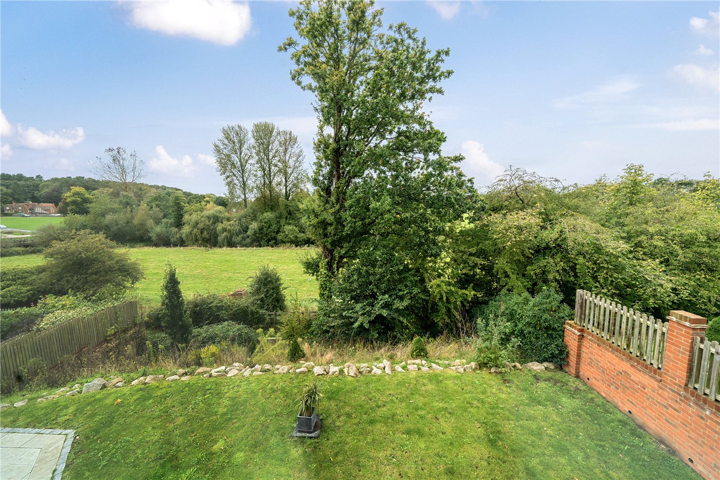 East Bridge Close, Tilford, Farnham, Surrey, GU10