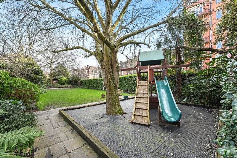 Oakwood Court, London, W14