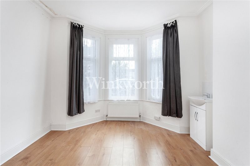 Chesterfield Gardens, Ground Floor Flat, London, N4