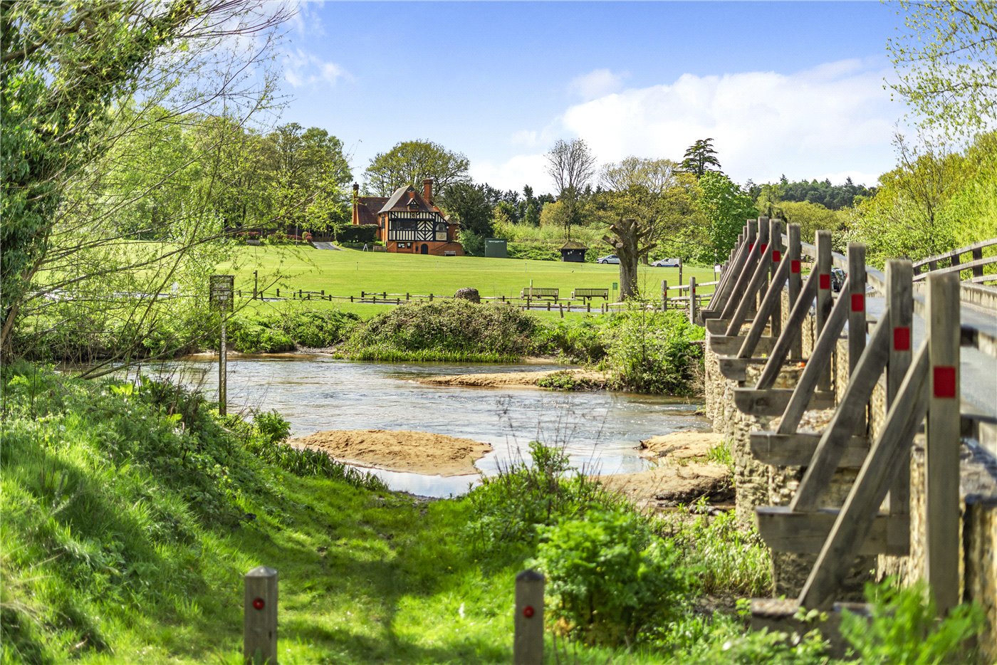 East Bridge Close, Tilford, Farnham, Surrey, GU10