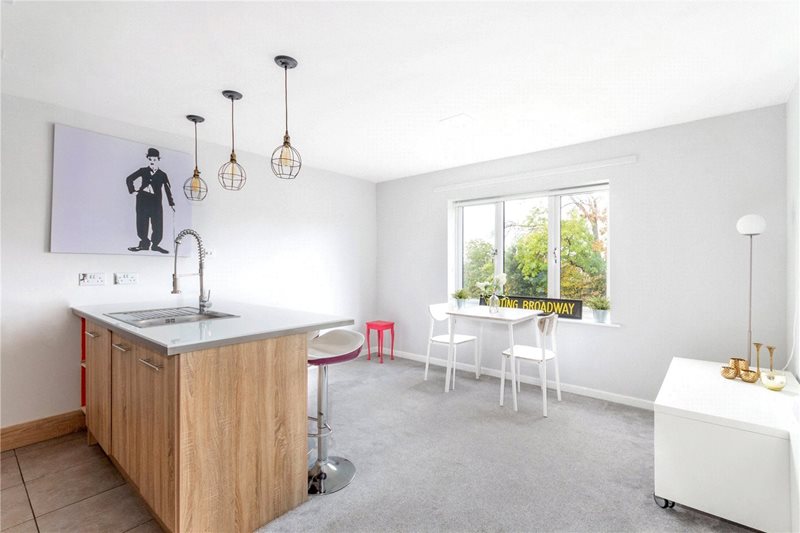 Limetree Walk, London, SW17