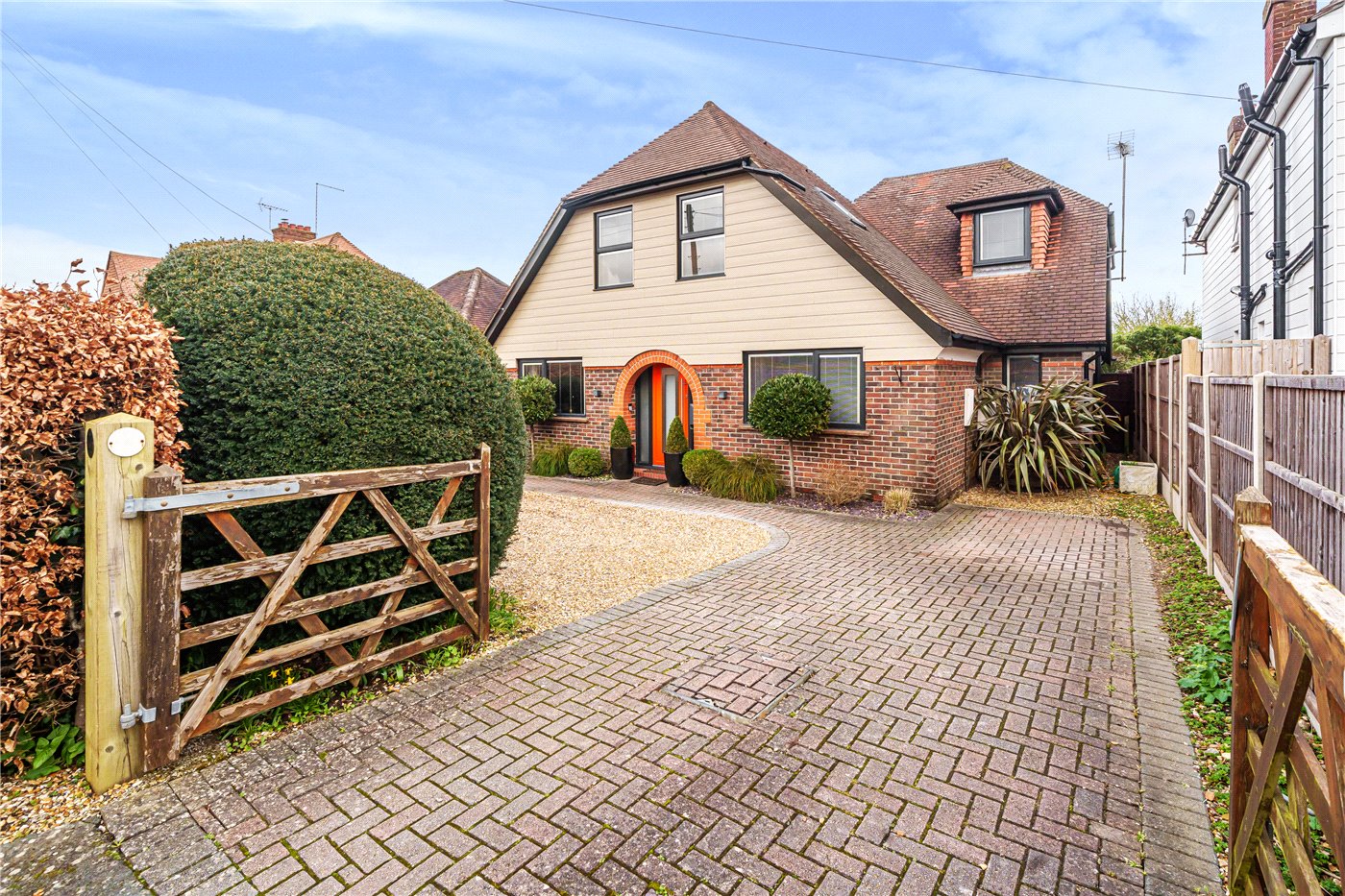 Shortheath Crest, Farnham, Surrey, GU9