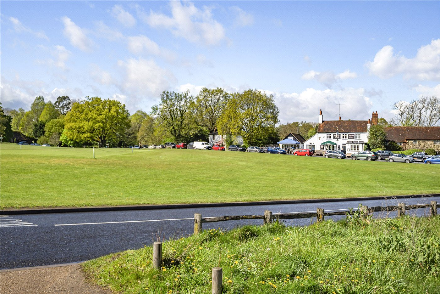 East Bridge Close, Tilford, Farnham, Surrey, GU10