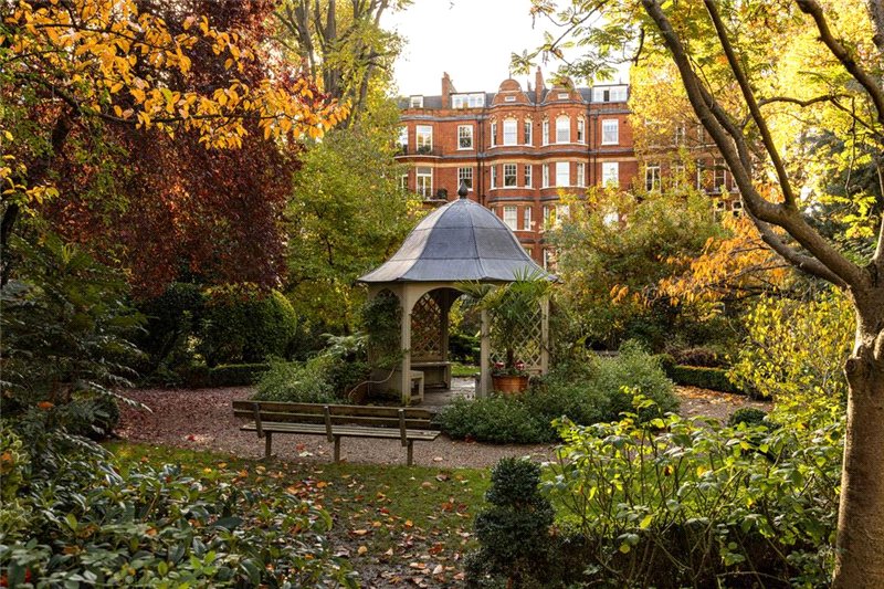 Barkston Gardens, London, SW5